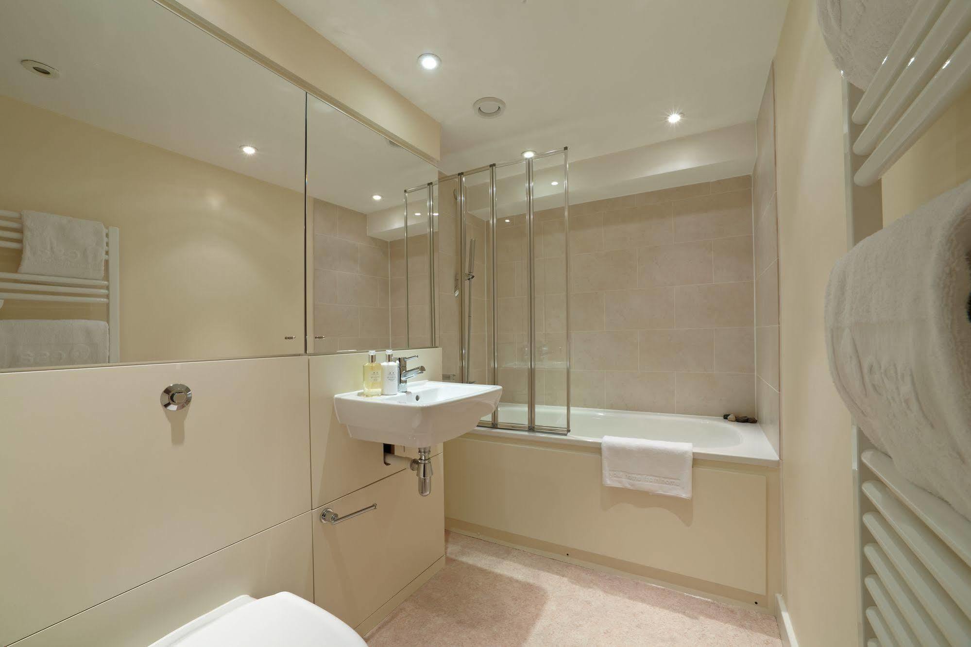 The Paramount, Swindon Extérieur photo