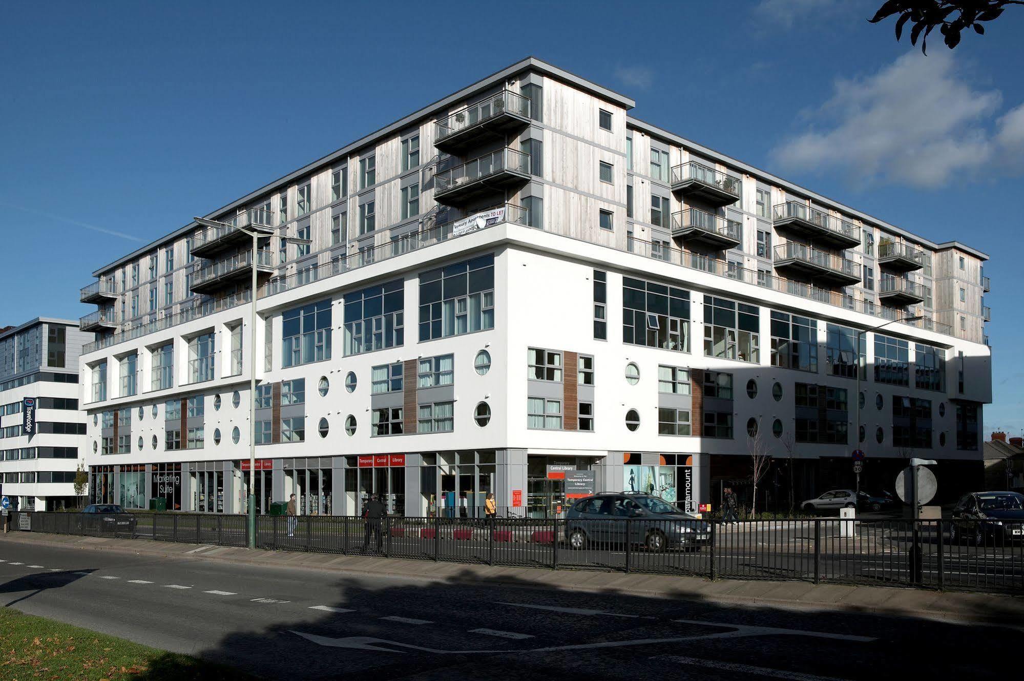 The Paramount, Swindon Extérieur photo